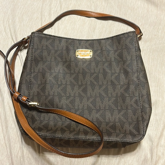 Michael Kors Handbags - Michael Kors Cross Body Purse